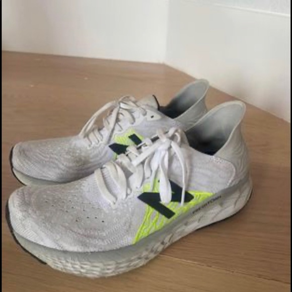 Women’s New Balance Sneakers (size 7.5) - Picture 1 of 2